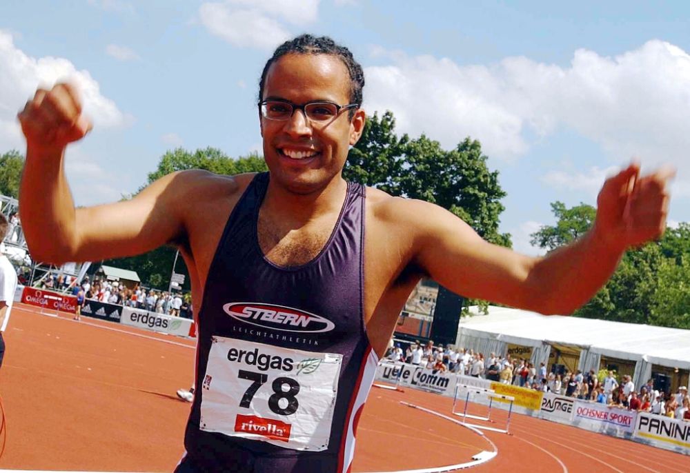 Trainierte wie ein Profi, verdiente wie ein Amateur: El-Idrissi jubelt 2003 an den Schweizer Meisterschaften nach der erfüllten WM-Limite (Bild: Keystone-SDA)