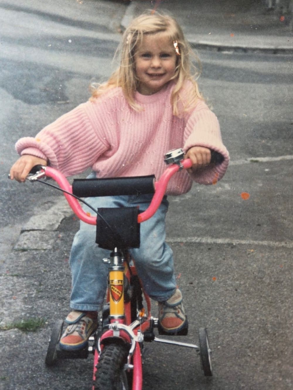 1995: Die 5-jährige Jenna träumt vom Fliegen (Bild: zvg).