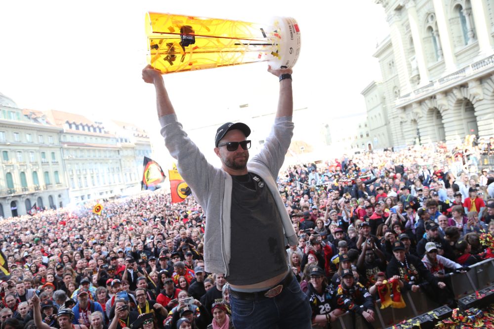 Une fin en beauté: Marc Reichert remporte une nouvelle fois le titre de champion avec le SC Berne en 2017, alors qu’il met un terme à sa carrière 